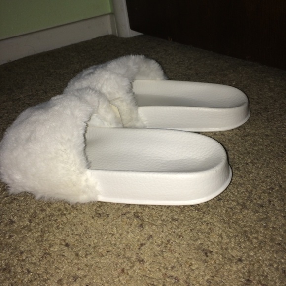 Women Aéropostales Slides Size 8 - Picture 4 of 5